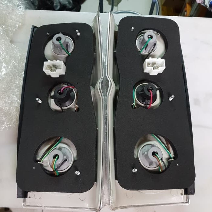 Lampu Belakang Nissan Terrano (Bintang Motor Nissan)