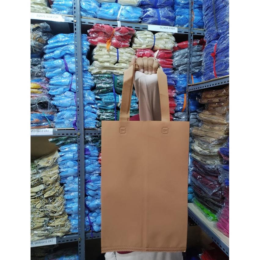 

Best - Tas spunbond box nasi 18x18 isi 12pcs .,