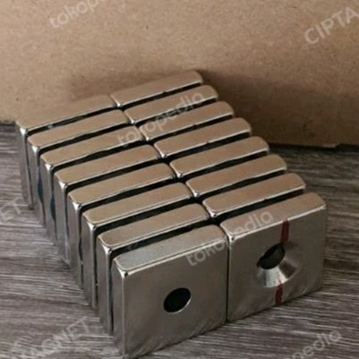 

Terbaru Magnet Neodymium Kotak 20X20X5Mm Lubang Hole 5Mm Promo Terlaris