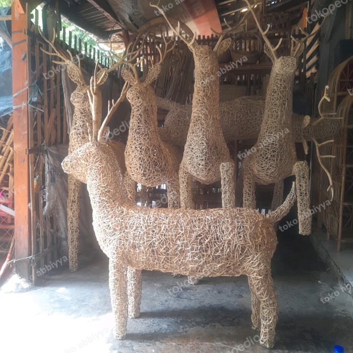 [Baru] Patung Rusa Rotan Dekorasi Natal Limited