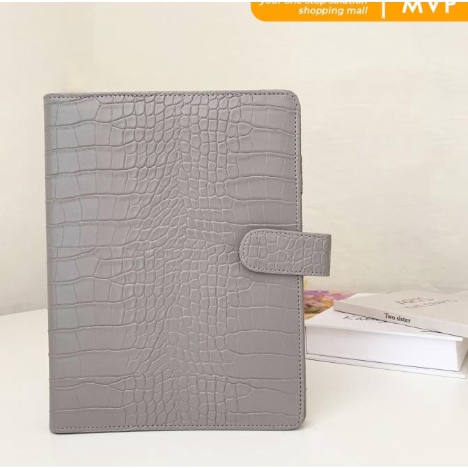 

Binder Polos Croco Ukuran A5 20 Ring Binder Agenda A5 Warna Abu-Abu