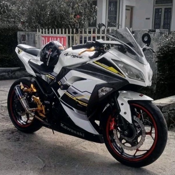 stripping lis decal variasi kawasaki ninja 250 FI motif grafis putih lis kuning hitam STRIPPING DECA
