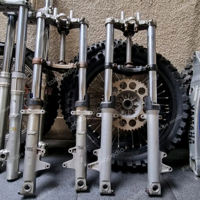 {BEKAS} shock depan shockbreker telesopik Honda CB 400 SUPERFOUR Limited