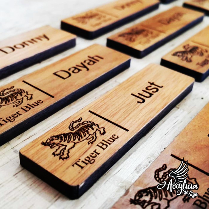 

------] Name Tag Wood Engrave / Nama Dada Kayu Grafir