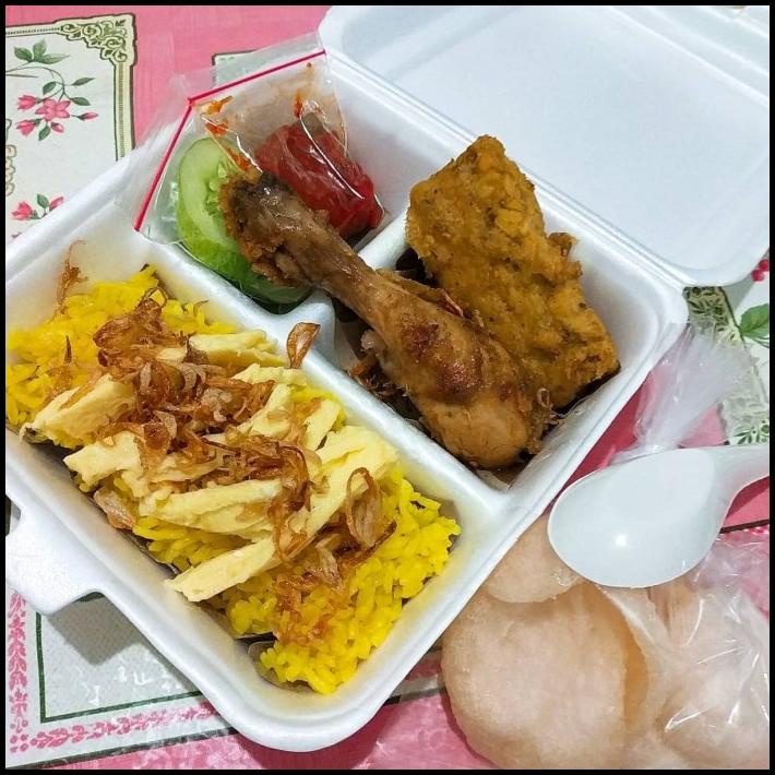 

TERBARU PAKET BOX NASI KUNING SUPER ENAK AYAM GORENG LEZAT TEMPE CRISPY !!!!!