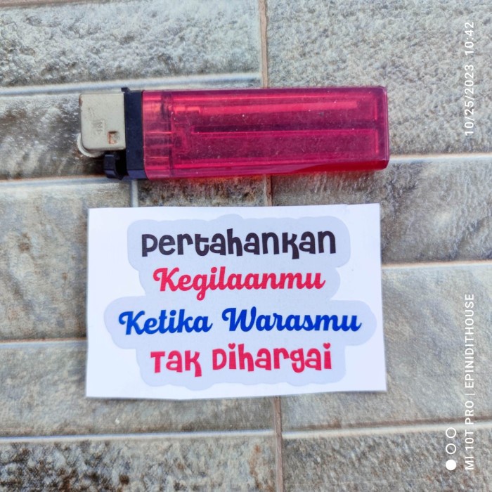 

Terlaris - Stiker Kata Pertahankan Kegilaanmu Humor Lucu Viral Meme Vinyl Kalimat