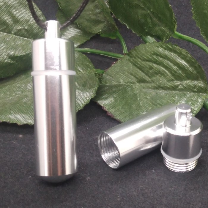 Mei Kalung Botol Minyak Liontin Tabung Kazama Teken Titanium Vintage Perak