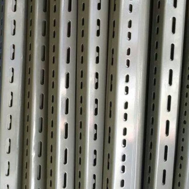 Terlaris Besi siku lobang 1,4mmx3.6x3.6 panjang 3 m ,.