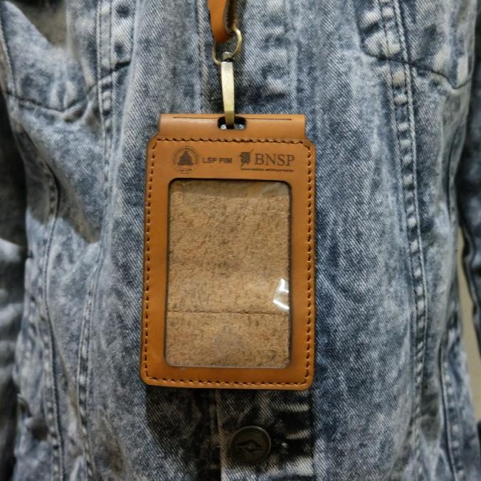 

nametag lipat, nametag kulit, idcard holder kulit lipat