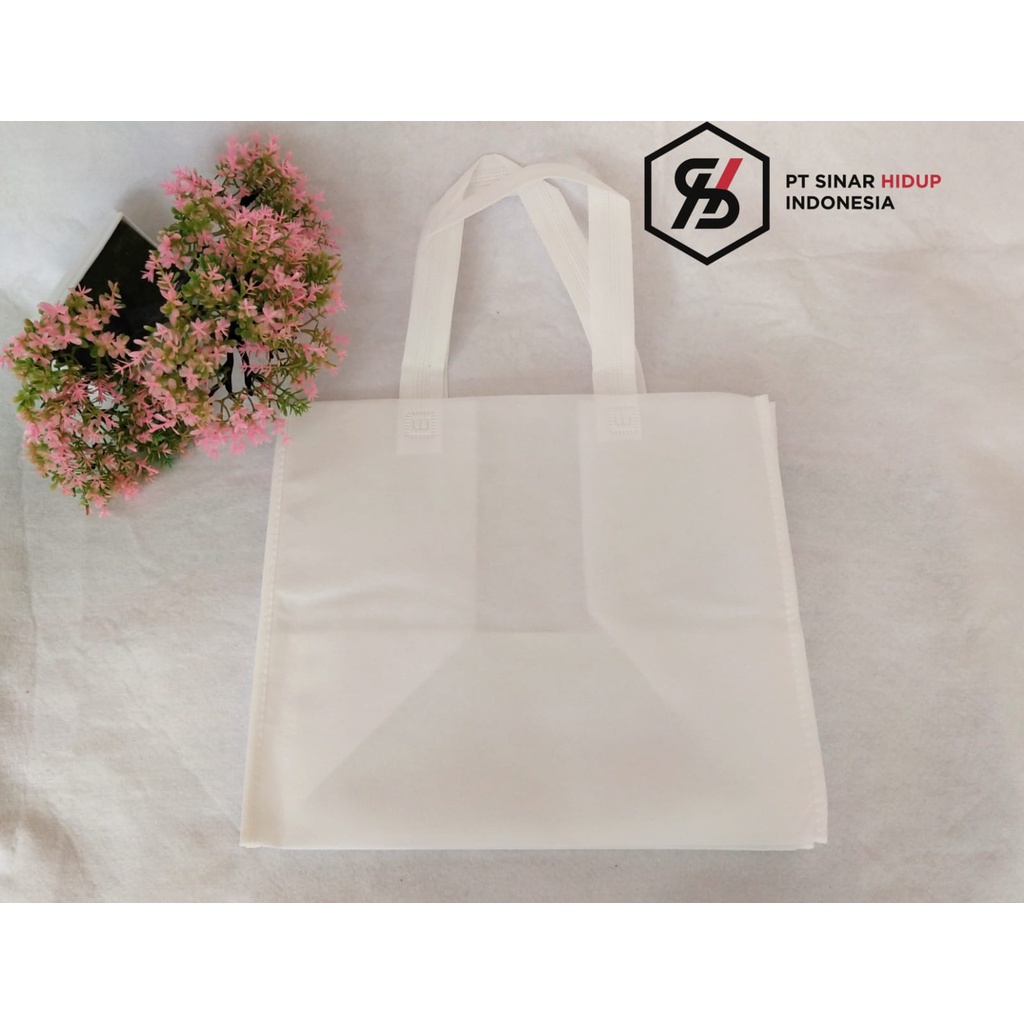 

Tas Box Kue/ Tas Kain Spunbond/ Goodie Bag/ Tas Box Kue 32X27X26 Perlusin