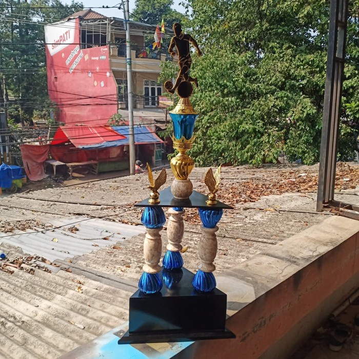 Piala / Trophy / Tropi Kaki 3 Kayu Marmer Bagus Mewah Murah