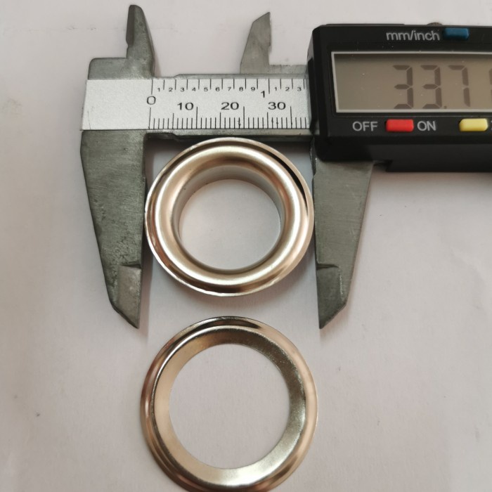 

mata ayam / mata eyelet besar kode 3035/34 + ring nikel /5gross