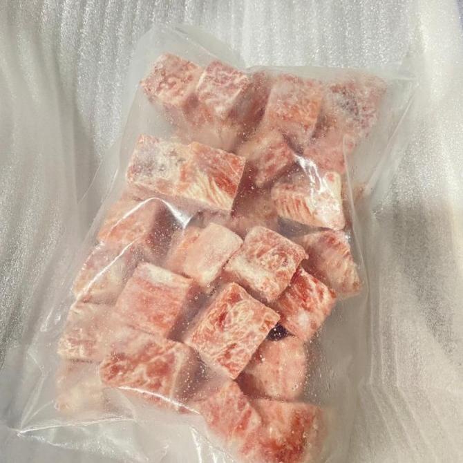 

Promo Beef Wagyu Saikoro Meltique Grade A Premium - 1Kg Harga Special! Lovloa