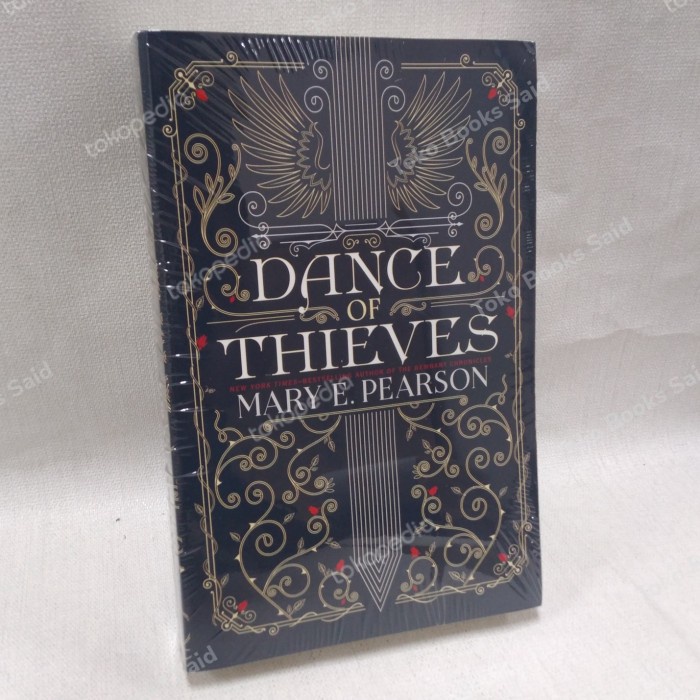 [COD] Dance Of Thieves - 9781250308979 Terbaru
