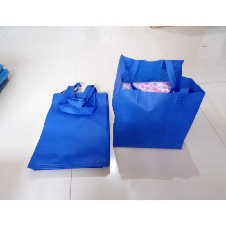 

Recomend Handle lipat samping box 20 x 20 tas hajatan syukuran besek kotak ,.