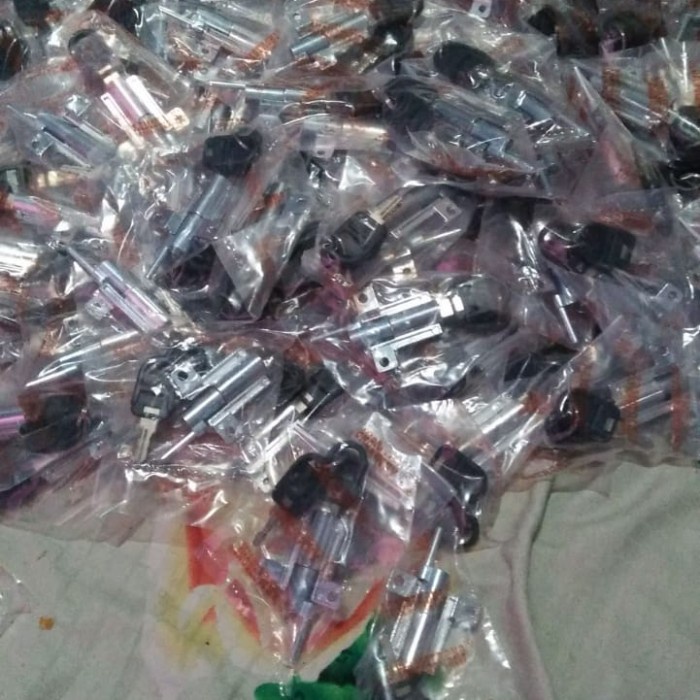 

KUNCI FILLING CABINET BROTHER UNTUK 4 LACI, 3 LACI DAN 2 LACI