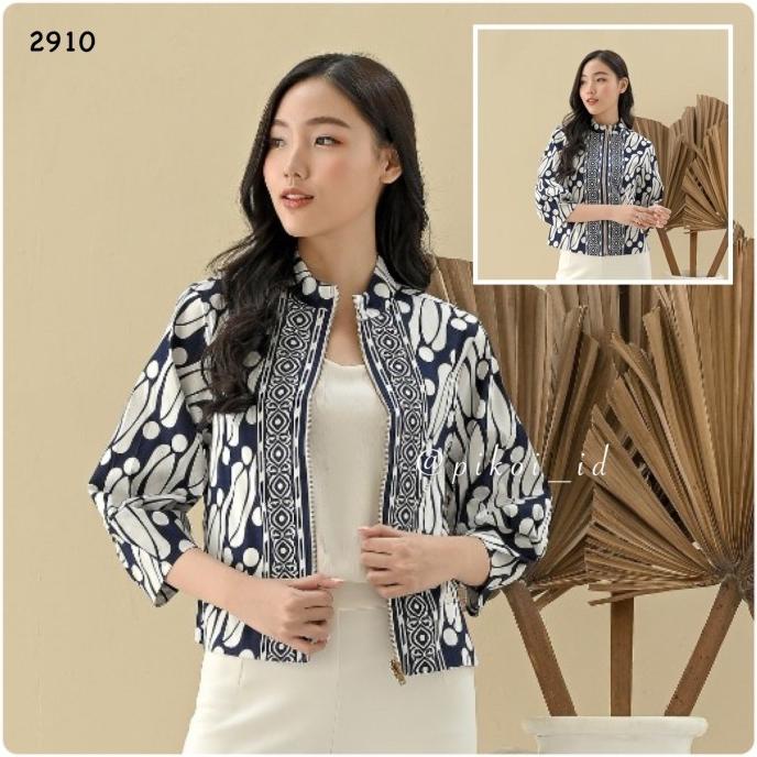 Bomber Jaket Batik Wanita Modern / Luaran Batik Navy Motif Bangau Mura Limited Edition