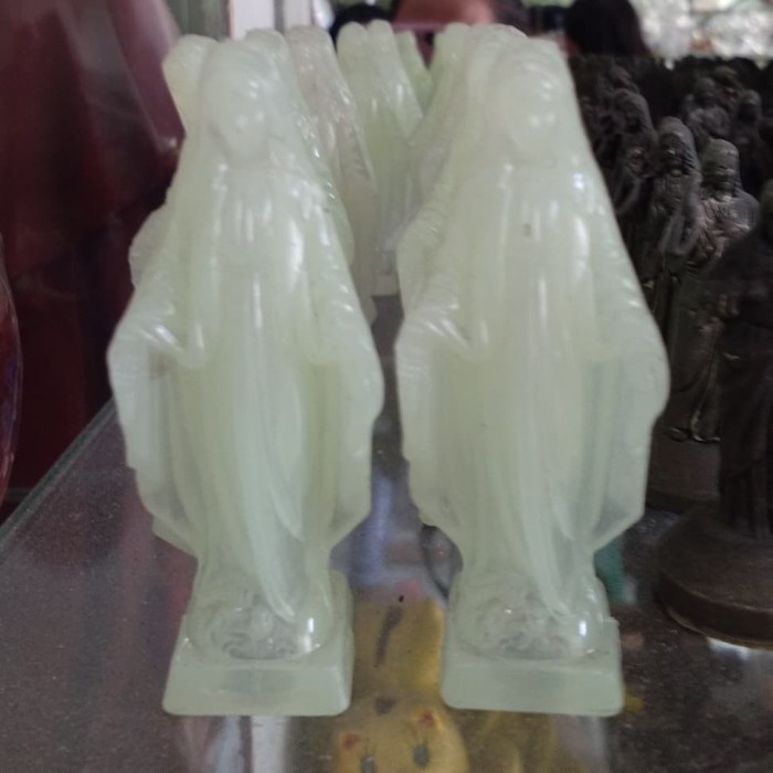 pajangan patung bunda maria untuk mobil menyala dalam gelap