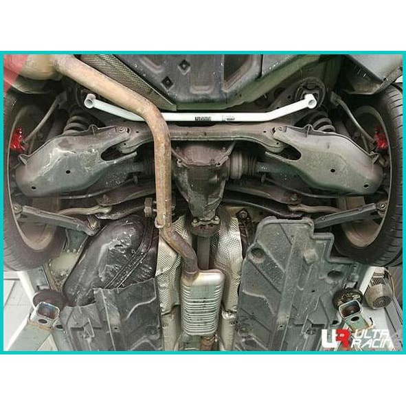 Aksesoris Stabiliser Strutbar ULTRA RACING Rear lower W204 W212 16novz