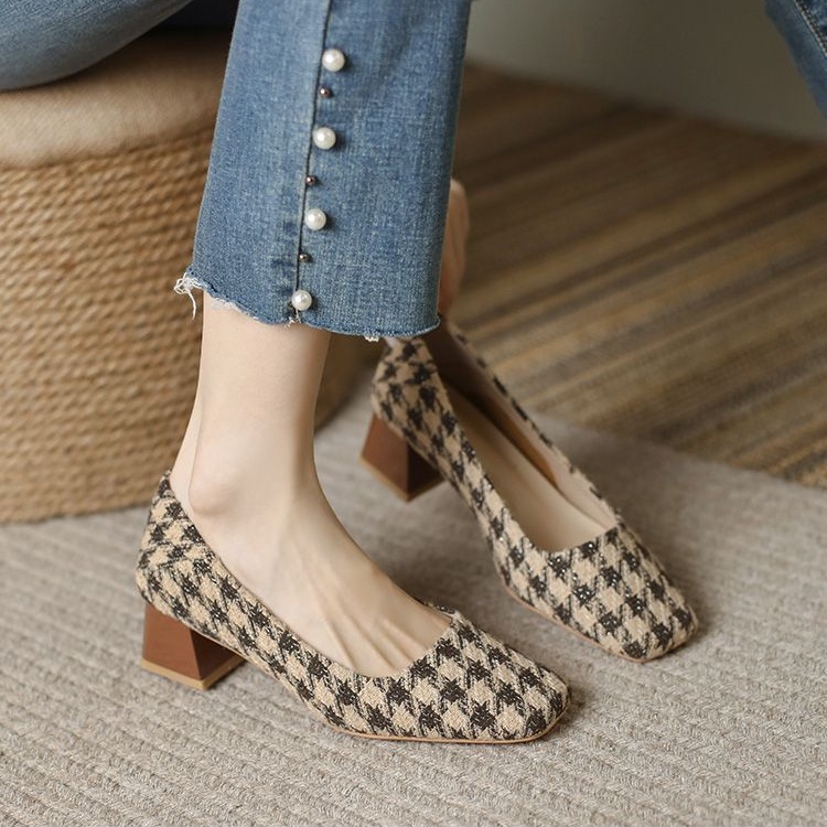 Sepatu Hak Tinggi Retro Gaya Korea, Sepatu Hak Tinggi Ujung Persegi Potongan Rendah