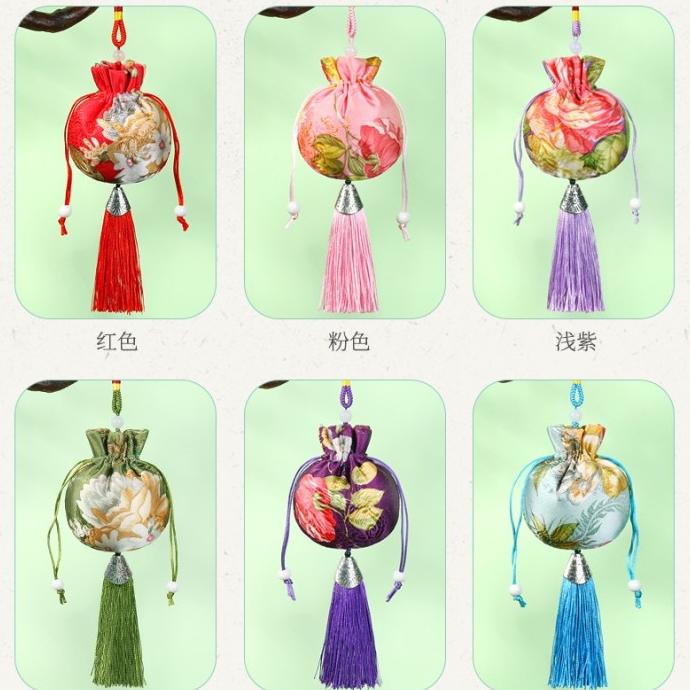 

Sale! Gantungan Hoki Kantong Koin Kain Tinsel Merah Dekor Imlek Cheongsam Ornamen Imlek Harga Grosir Termurah Murah