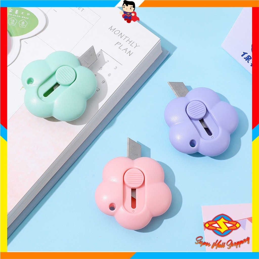 

SMS Cutter Mini Portable Bentuk Bunga Mini Cutter Warna Pastel Travel Kit Pemotong Kertas Paper Cutter Lucu