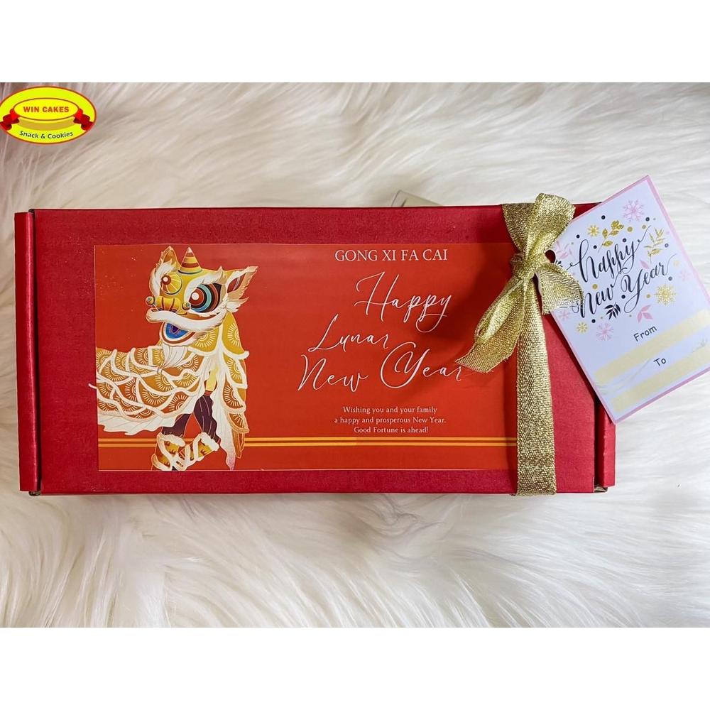 

Sale !! (Chinese New Year Edition / Edisi Imlek) Hampers Nastar Taiwan / Nastar Nanas Wisman Jumbo / Taiwanese Pineapple Cake / Pineapple Tart (Isi 6) Terlaris