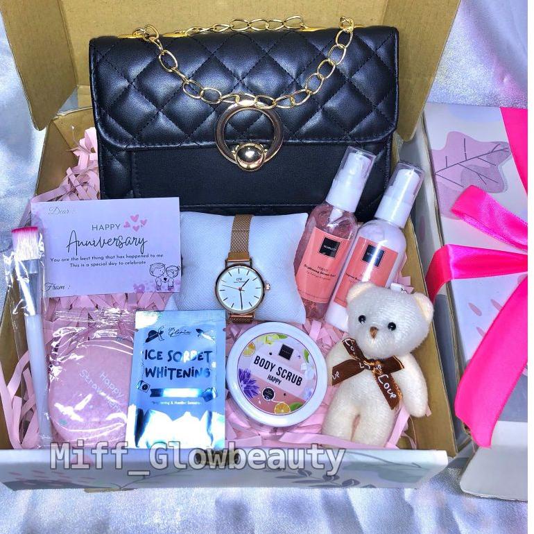 

Promo Akhir Tahun Miffglow - Real Pict 60Ml Tas - Hampers Gift Box Scarlett Whitening Mini / Hampers Scarlett Mini / Kado Ulang Tahun / Kado Ultah Kado Pacar Kado Cewek Kado Wisuda Kado Unik Scarlett Body Lotion Mini Scarlett Body Shower Jolly Freshy