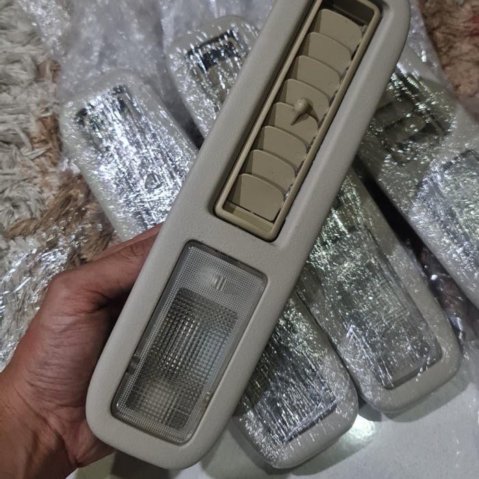 {Second} Lamp AC outlet assy Mitsubishi Delica Pajero Grandis 8405A001 Murah