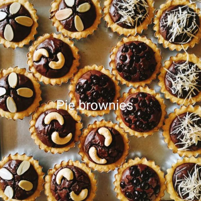 

Pie Brownies Fudgy Shine Crust Extra Butter By Ldashoppe