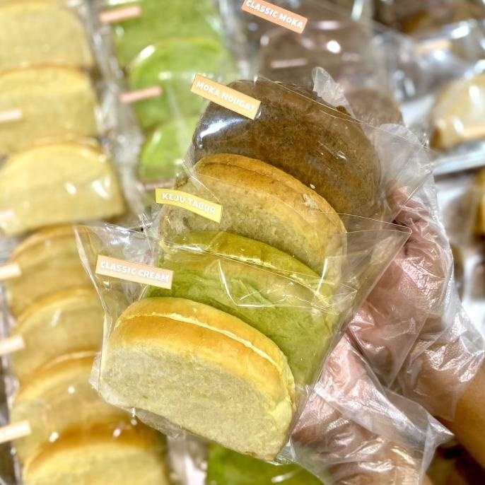 

Ready Roti Sisir Sobek Premium/ Hampers Natal Imlek Lebaran Idul Fitri Berkualitas