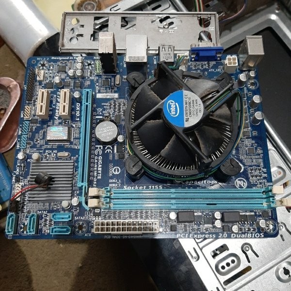 READY, PAKET MOBO GIGABYTE H61 PLUS PROC INTEL XEON E3-1220 V2