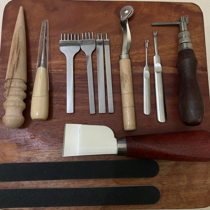 

Terjangkau PROMO Paket Noob-Alat Kerajinan Kulit