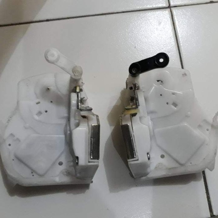 [Original] Doorlock Door Lock Pintu Depan New Avanza 2014 Terbatas