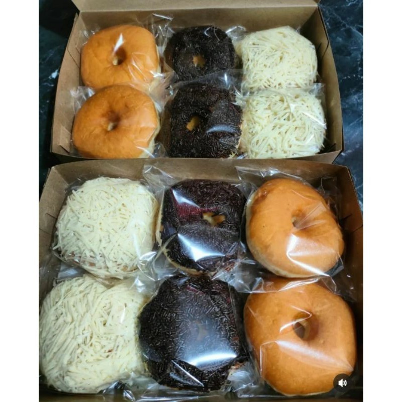 

Donat fluffy mix rasa keju, meises dan gula salju isi 12