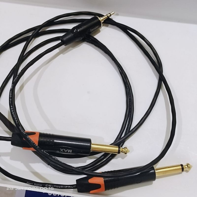 JEK HP KE MIXER panjang 1,5meter model kabel cabang . menggunakan *jek akai max, kabel spl, jek mini