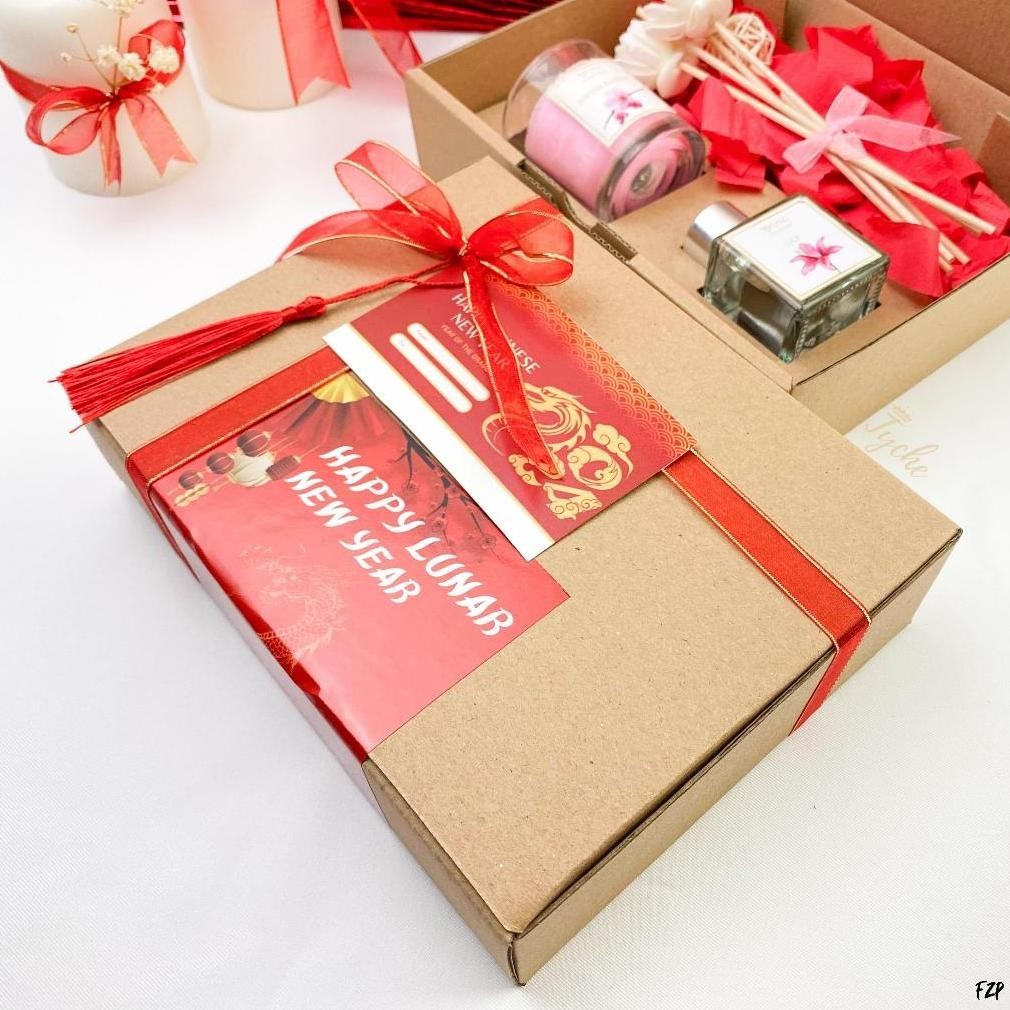 

Terlaris Hampers Chinese New Year Tyyychee Imlek Gift Box Hadiah Parcel Souvenir Kado Aromaterapi Lilin Reed Duffuser Cod