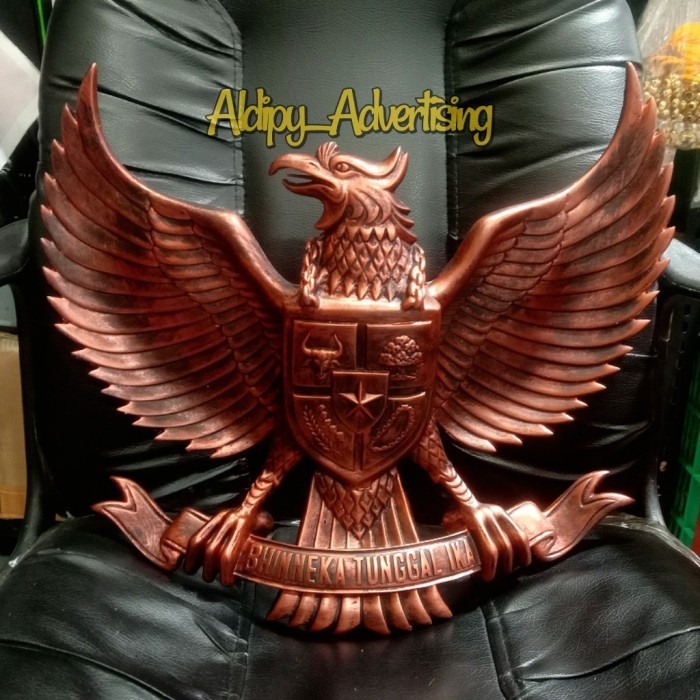 Lambang Patung Burung Garuda Pancasila Fiber Ukuran 50Cm Perunggu