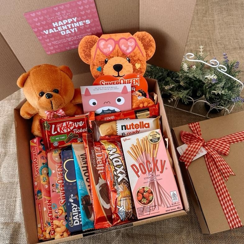 

{VALENTINE} BOX OF HAPPINESS - KADO VALENTINE / GIFT COKELAT / KADO COKELAT / HAMPERS ANNIVERSARY / HAMPERS GRADUATION / HAMPERS BIRTHDAY / HAMPERS WISUDA / HAMPERS ULANG TAHUN / HAMPERS VALENTINE / NATAL / CHRISTMAS TERLARIS