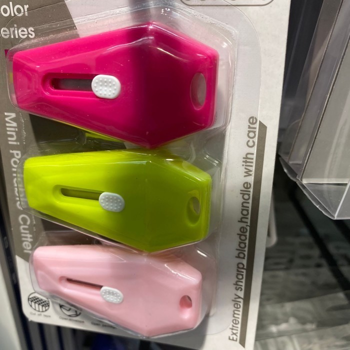 

Pemotong Kertas Silet Cutter Mini 6 Cm Best