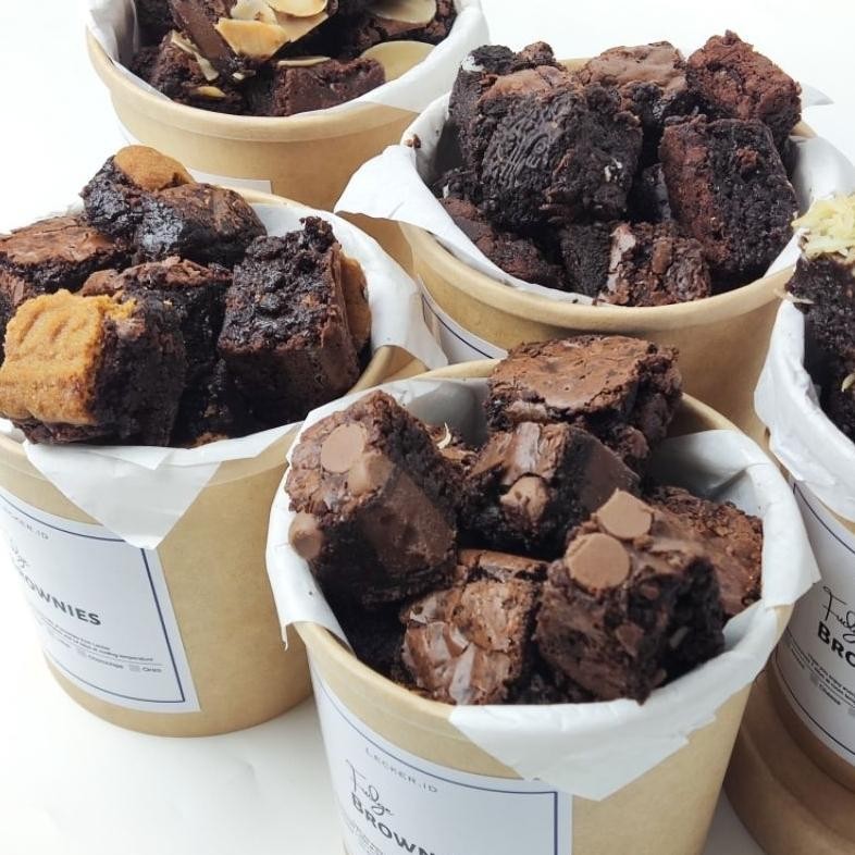 

PROMO MURAH Brownies Fudgy Bucket 12oz | Brownies Panggang | Brownies Coklat | Brownies Lumer | Hampers Natal
