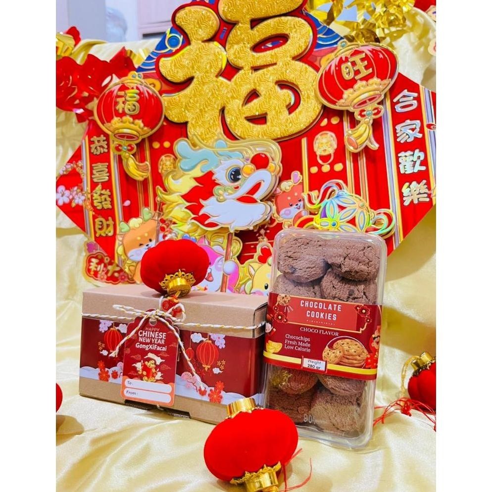 

PROMO MURAH READY STOCK HAMPERS IMLEK MURAH | PARCEL IMLEK | KADO IMLEK GIFTBOX ISI 1 COOKIES UKURAN JUMBO ISI 1 JAR 350 GR FREE HANGTAG