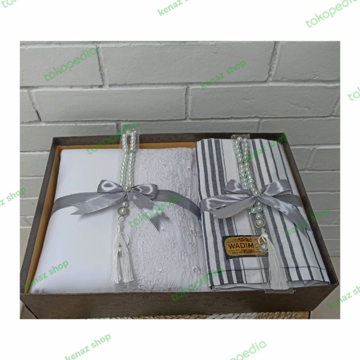 

Ready Hampers Mukena dan Sarung Kado Pernikahan Weeding Gift Eksklusif