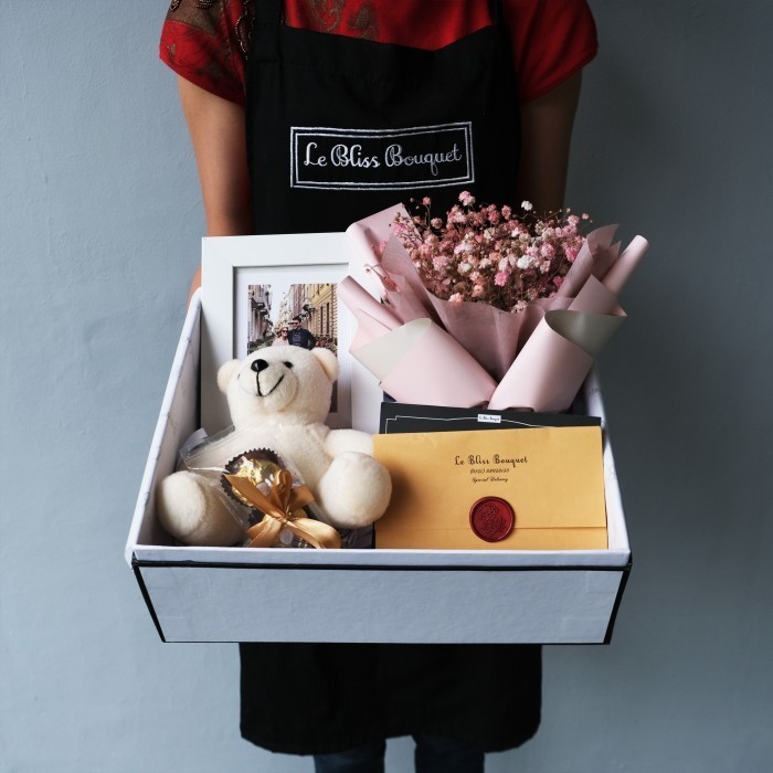 

Ready SOFT PREMIUM GIFT BOX LOVE BIRD EDITION KADO PACAR