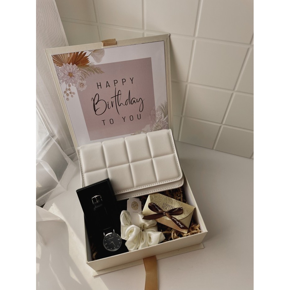 

Ready Hampers Ultah Kado Ulang Tahun Wanita Anniversary Kado Wisuda UT047