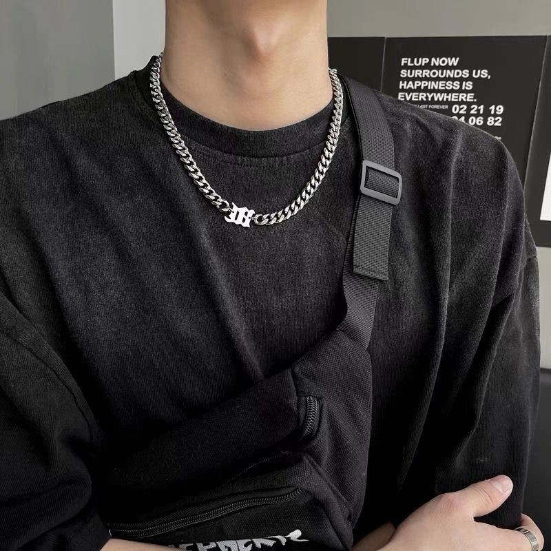 KALUNG RANTAI TITANIUM FASIHION PRIA GAYA HIP HOP PUNK RETRO IMPORT RETER HURUF M BAHAN STAINLESS ST