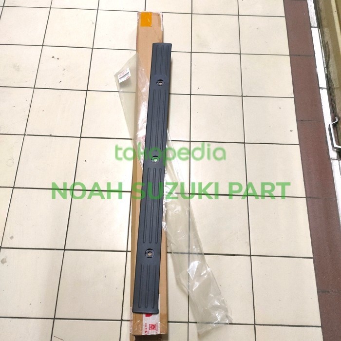 Penjepit Karpet Pintu Bagasi Escudo 1.6,2.0I Asli Sgp Kode Kn351