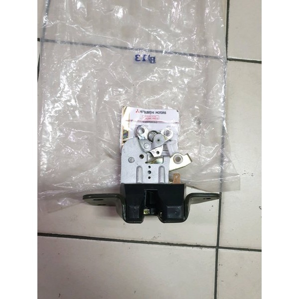 Door Lock Bagasi Asli Mitsubishi Kuda