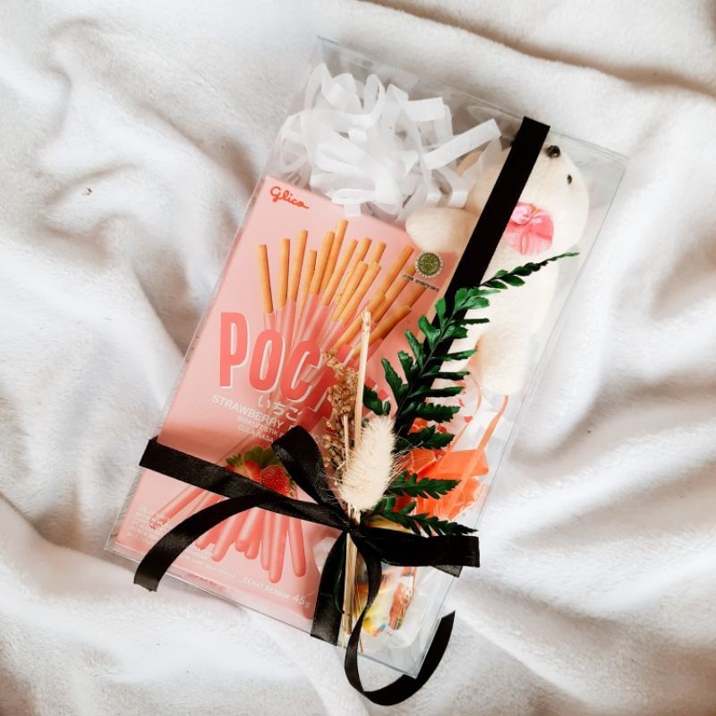 

ETZ VALENTINE GIFT POCKY AND CHOCOLATE HAMPERS BOX HADIAH ABF