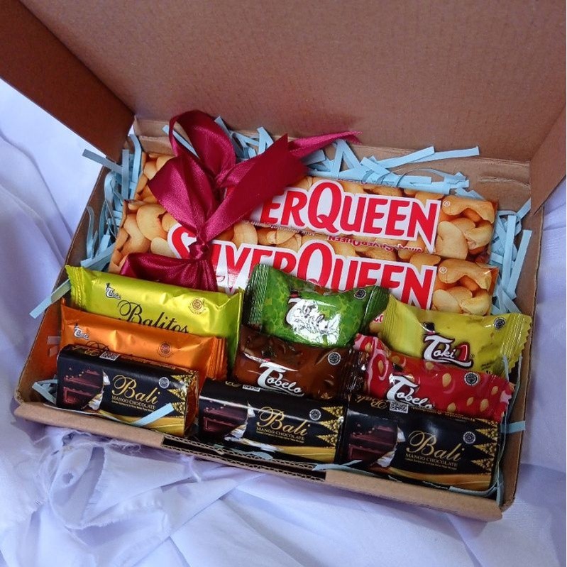 

VVA SET HAMPERS / BONEKA COKLAT SILVERQUEEN TOBELO GOLDEN BALL SERUT / HADIAH / GIFT / KADO /
